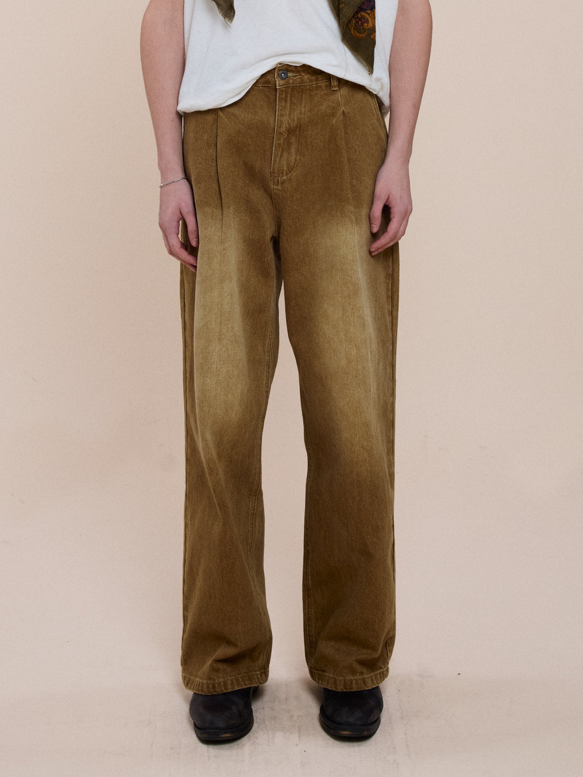 Pleated Jeans